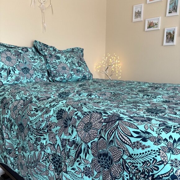 Vera Bradley Full/Queen Comforter and Pillow Shams - Picture 4 of 6